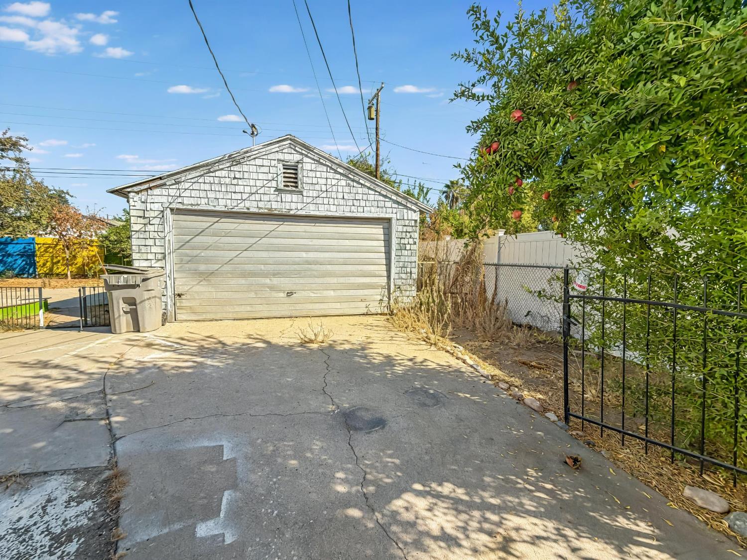 33 E Sussex Way, Fresno, CA 93704