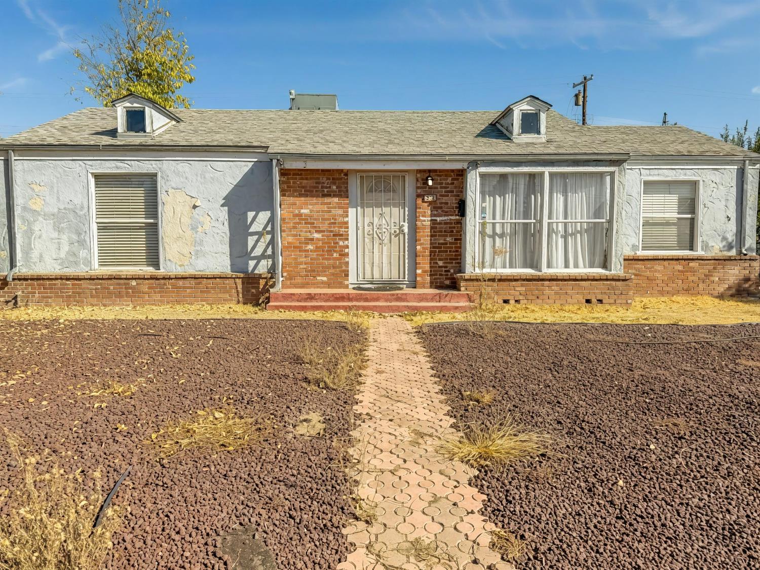 33 E Sussex Way, Fresno, CA 93704