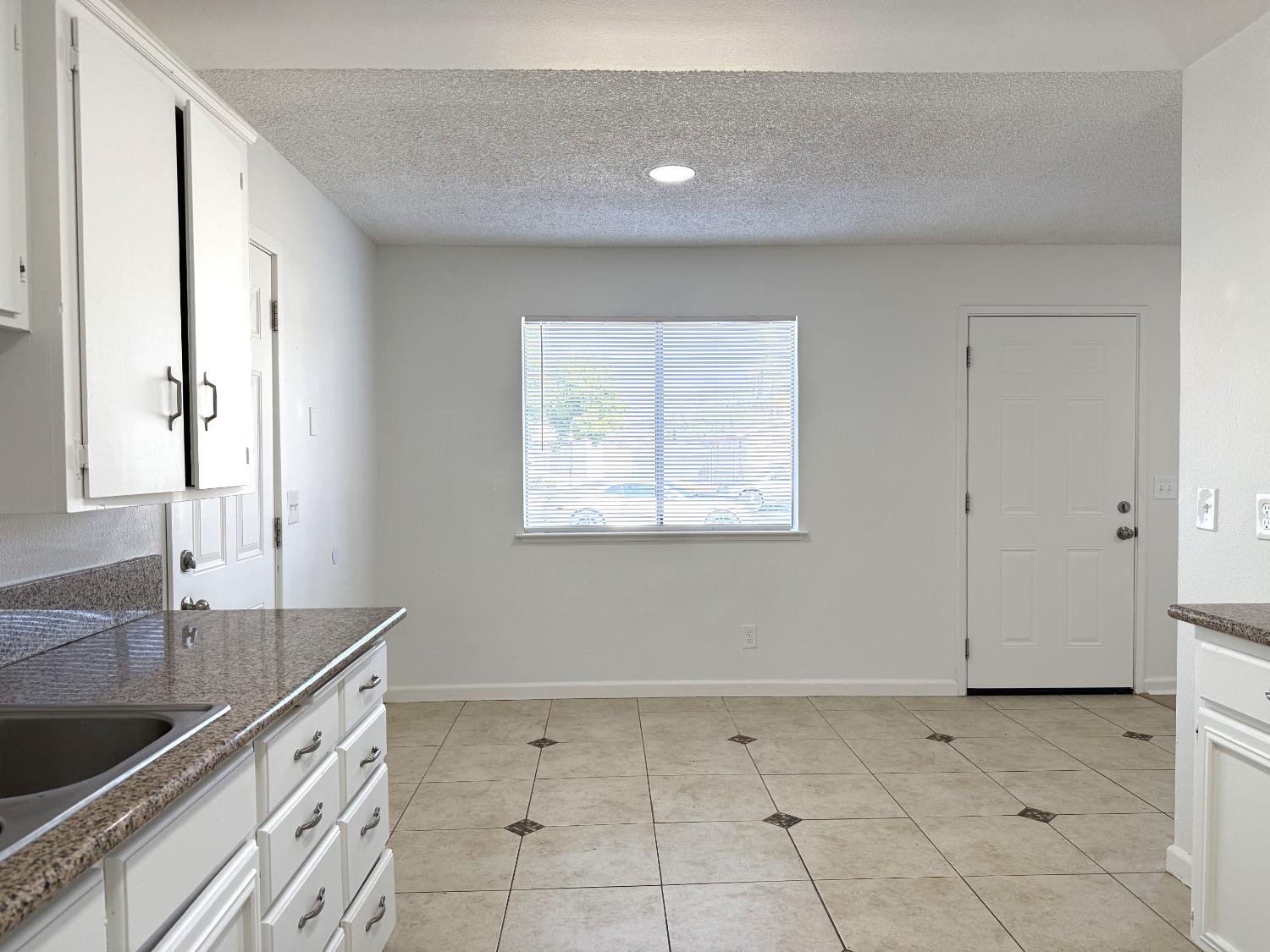 1105 N Thorne Ave, Fresno, CA 93728