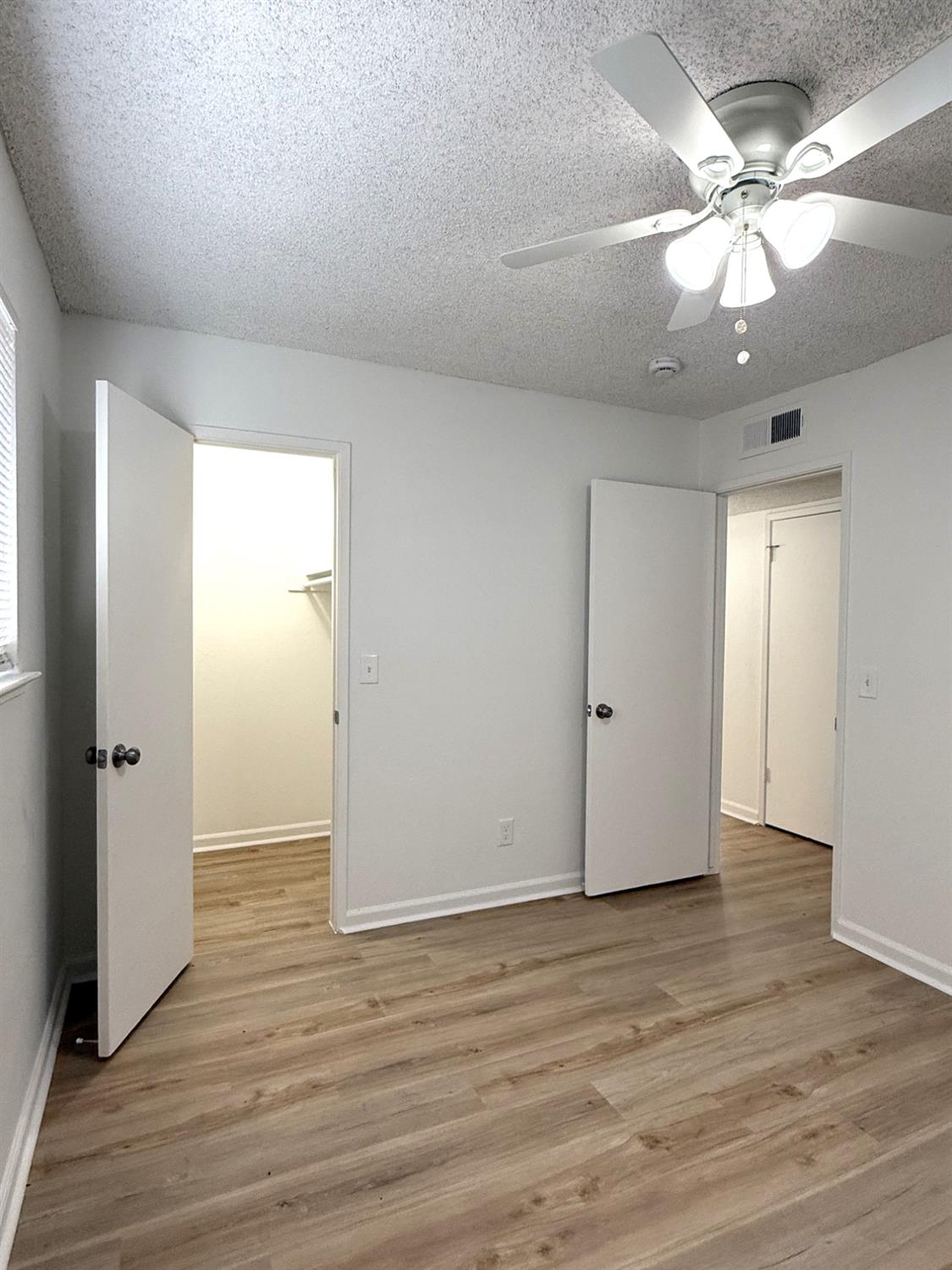 1105 N Thorne Ave, Fresno, CA 93728