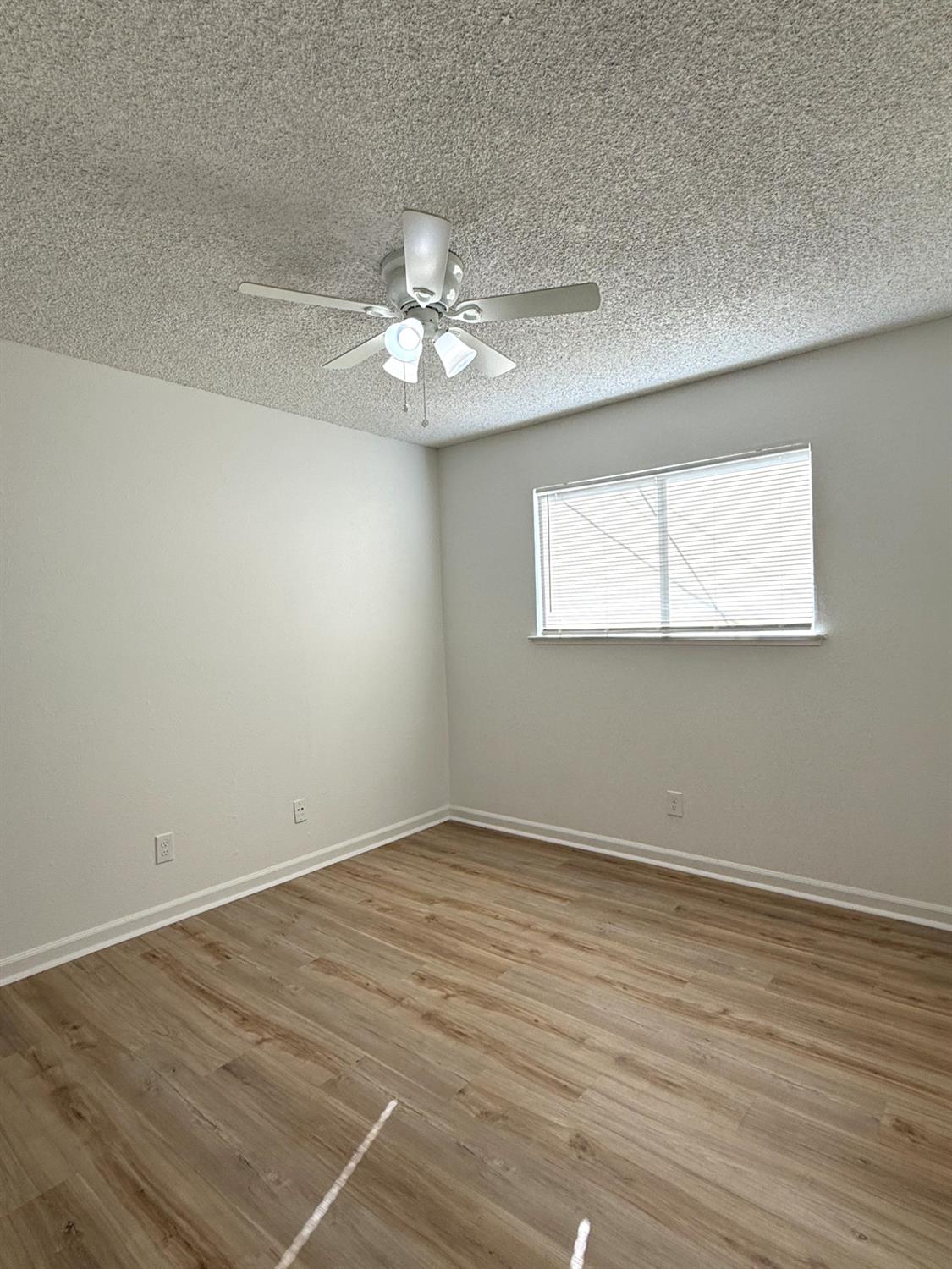 1105 N Thorne Ave, Fresno, CA 93728