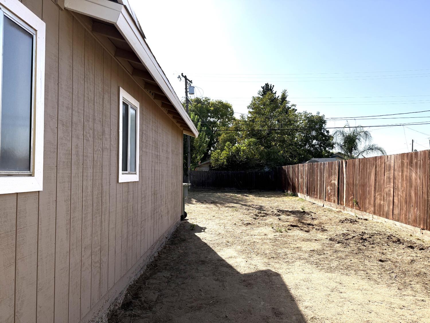 1105 N Thorne Ave, Fresno, CA 93728