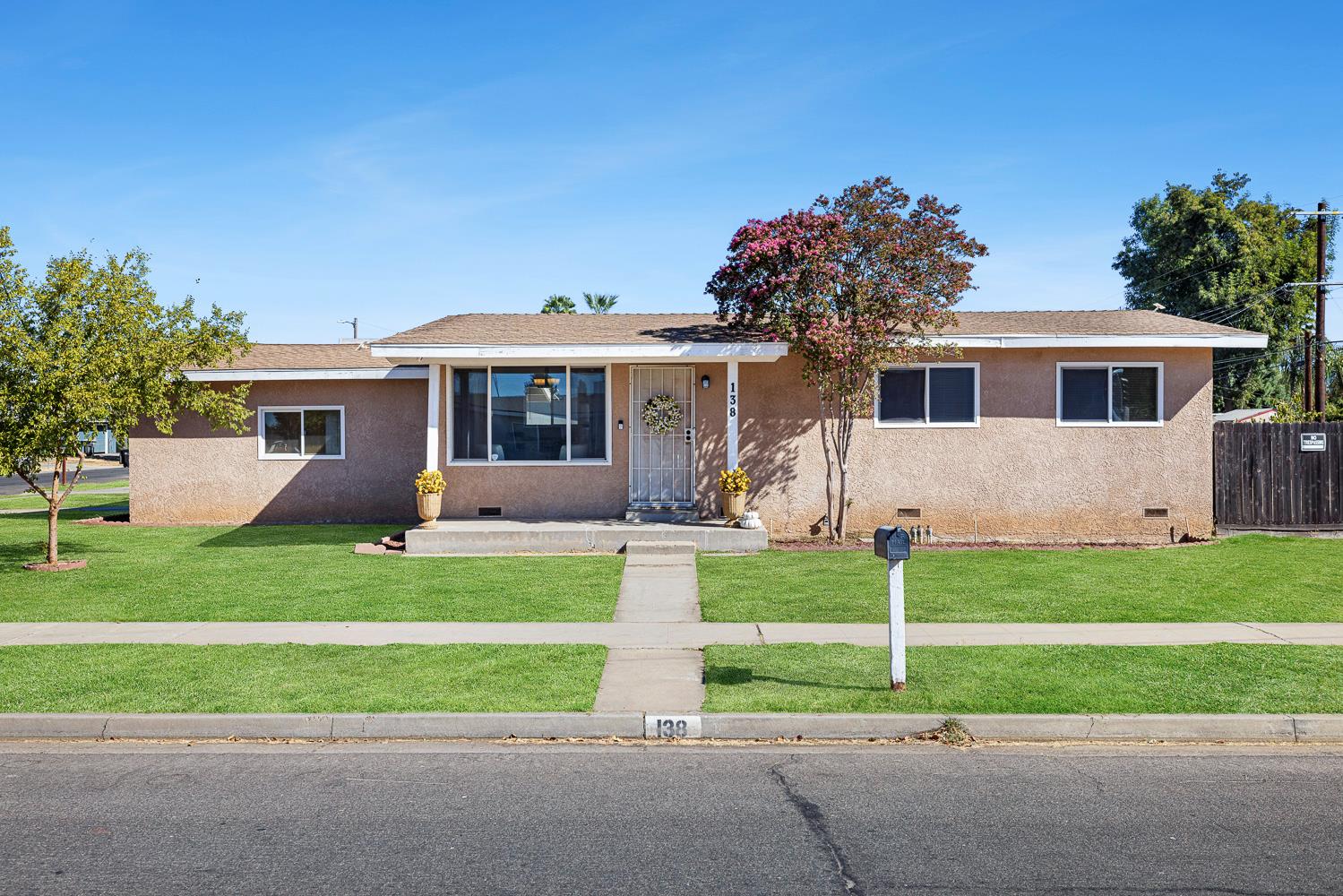 138 W Escalon Ave, Fresno, CA 93704