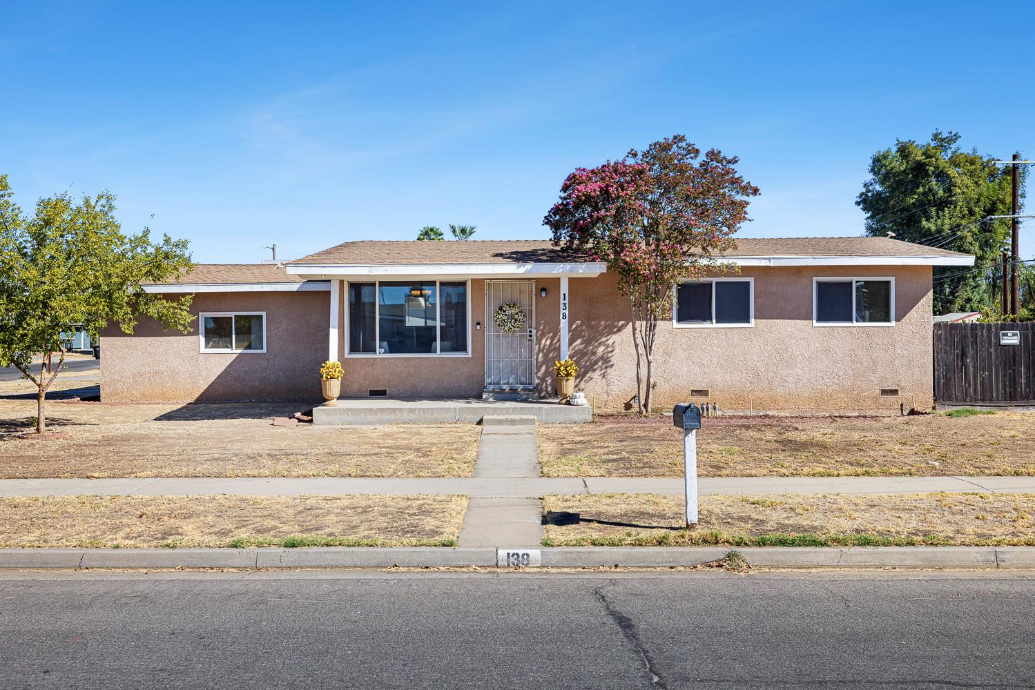 138 W Escalon Ave, Fresno, CA 93704