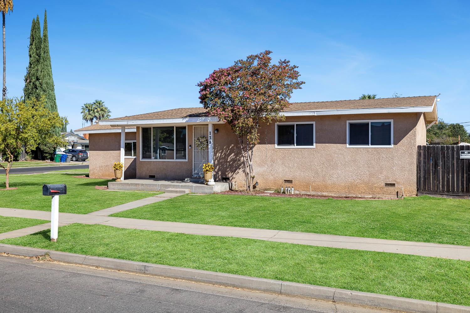 138 W Escalon Ave, Fresno, CA 93704