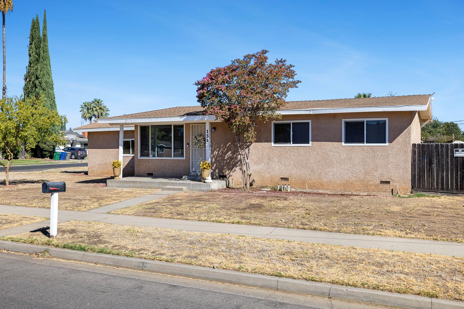138 W Escalon Ave, Fresno, CA 93704