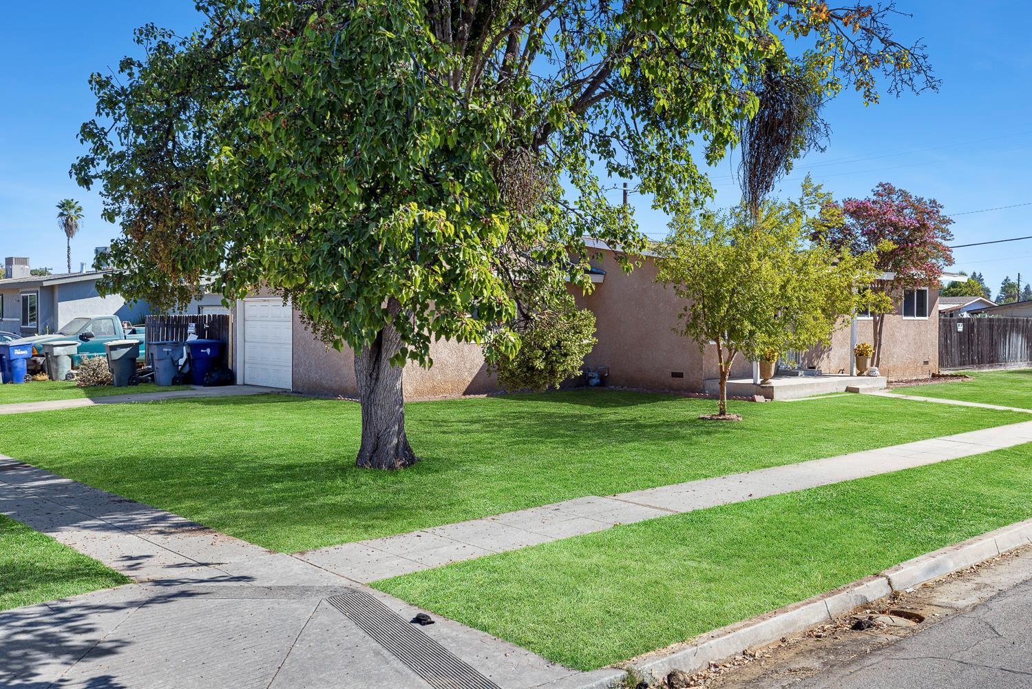 138 W Escalon Ave, Fresno, CA 93704