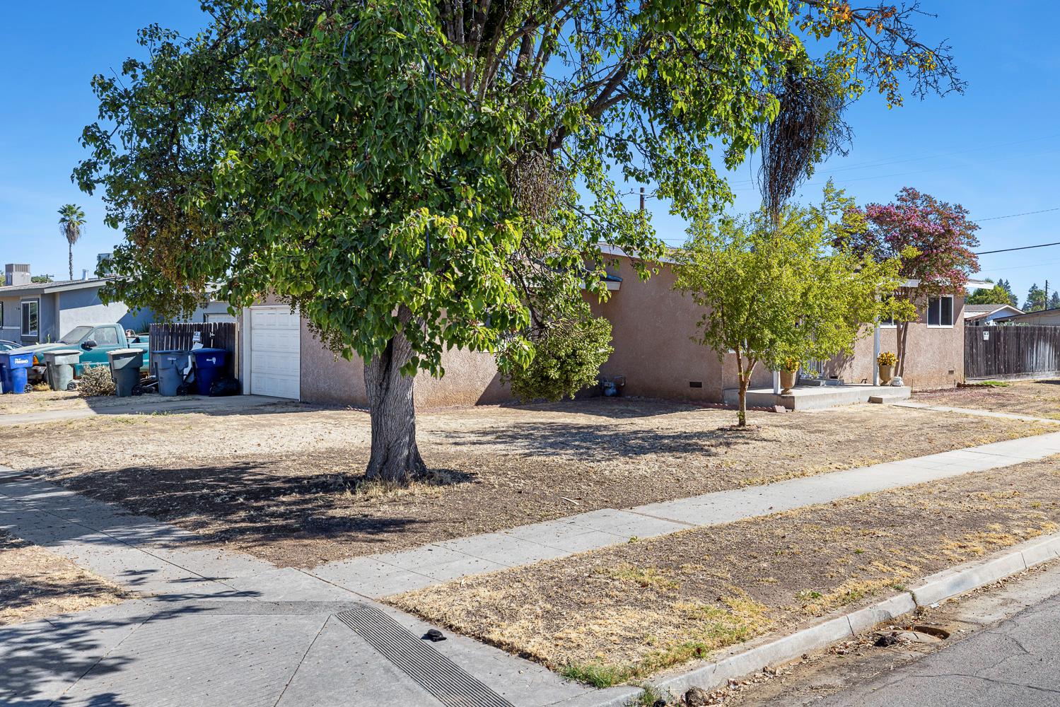138 W Escalon Ave, Fresno, CA 93704