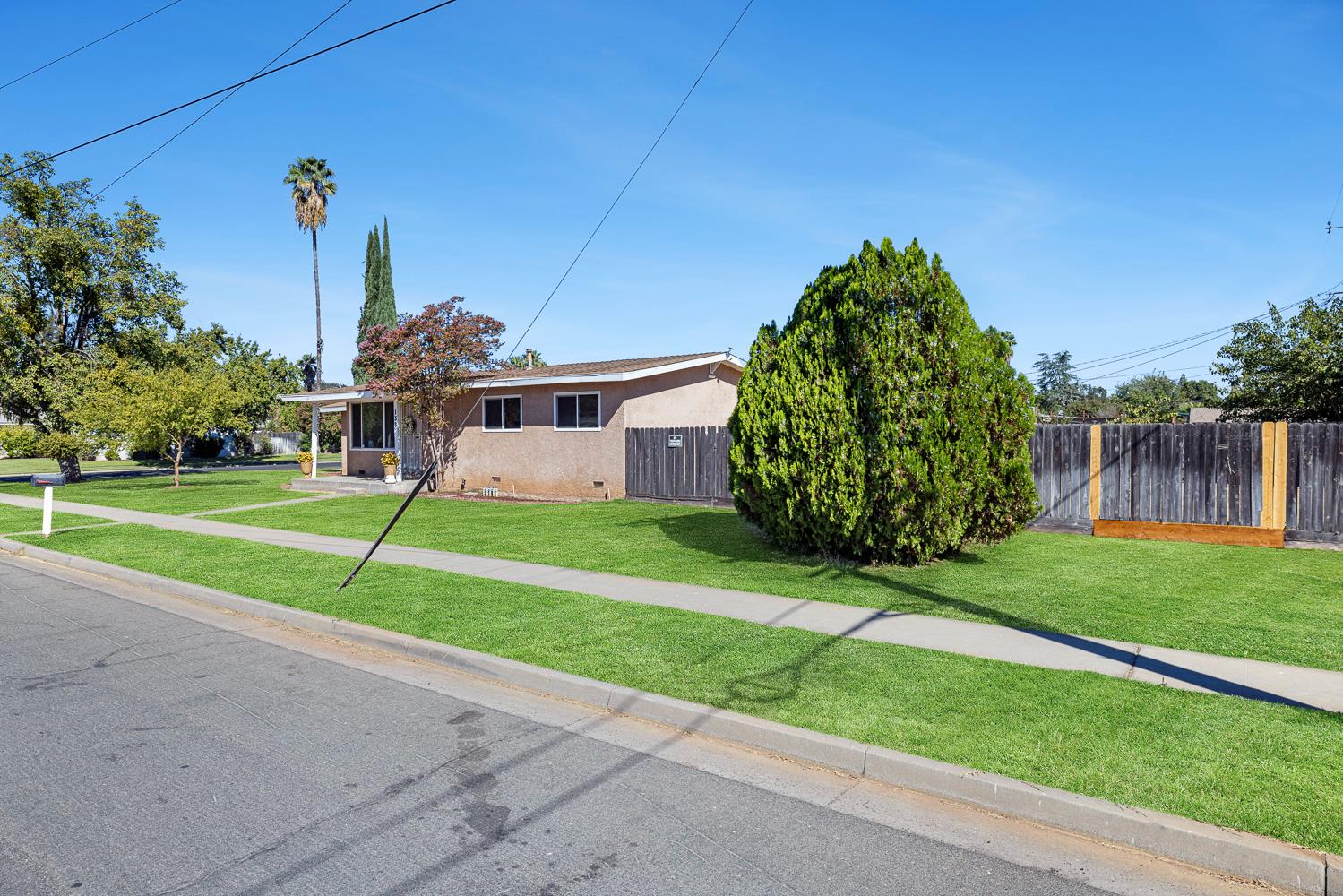 138 W Escalon Ave, Fresno, CA 93704