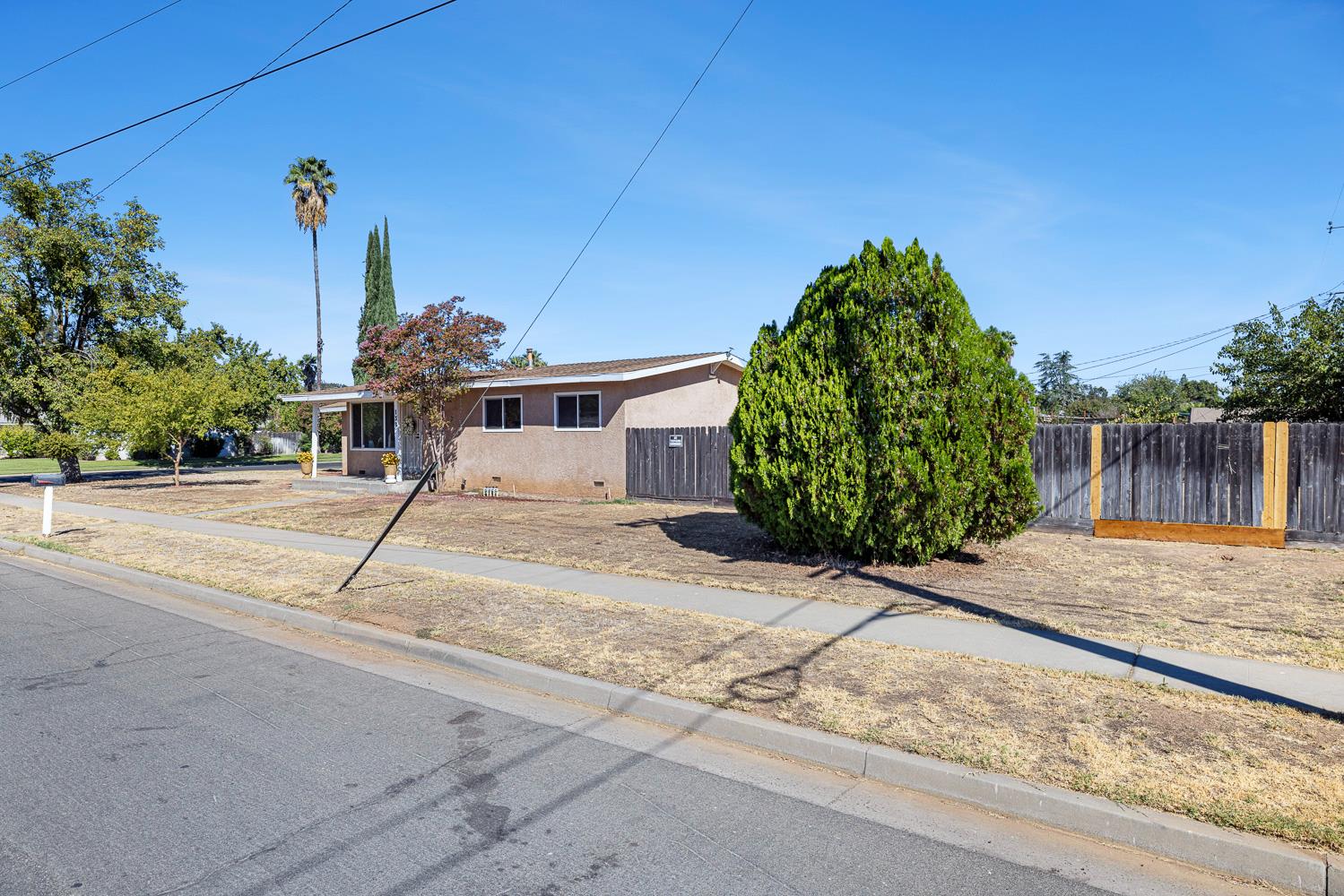 138 W Escalon Ave, Fresno, CA 93704
