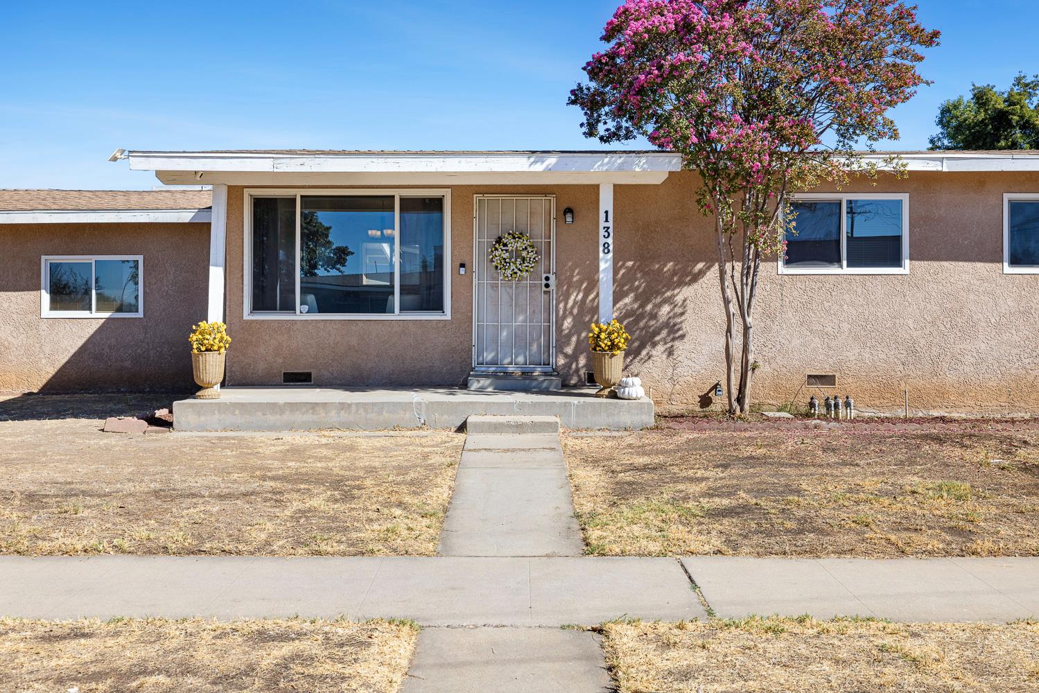 138 W Escalon Ave, Fresno, CA 93704