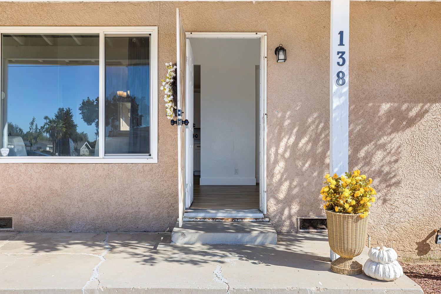 138 W Escalon Ave, Fresno, CA 93704