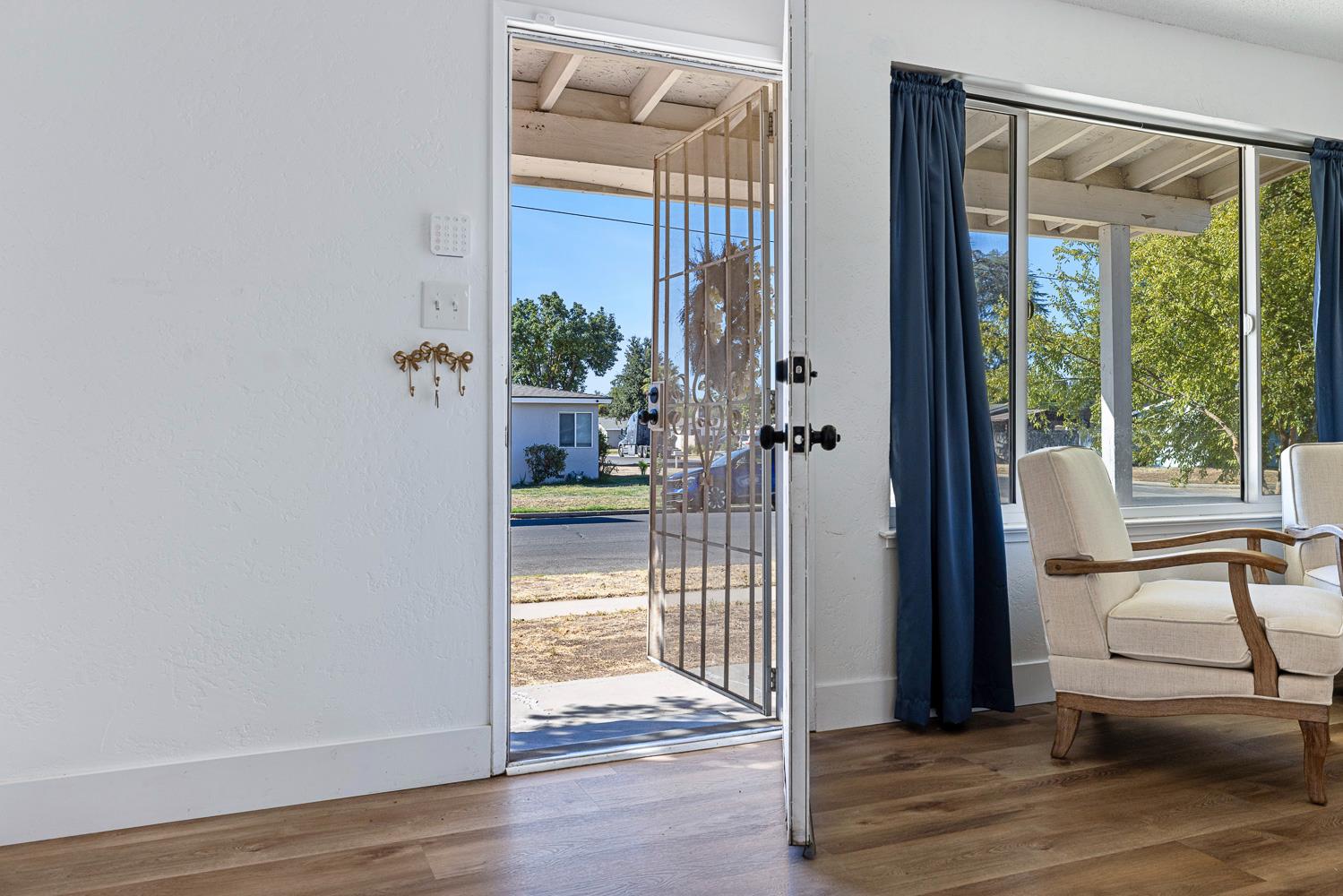 138 W Escalon Ave, Fresno, CA 93704