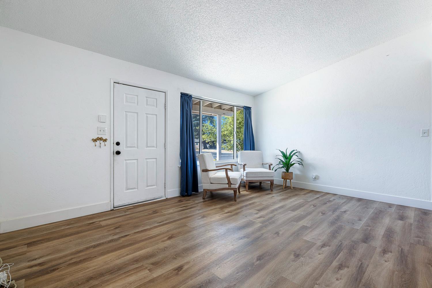 138 W Escalon Ave, Fresno, CA 93704