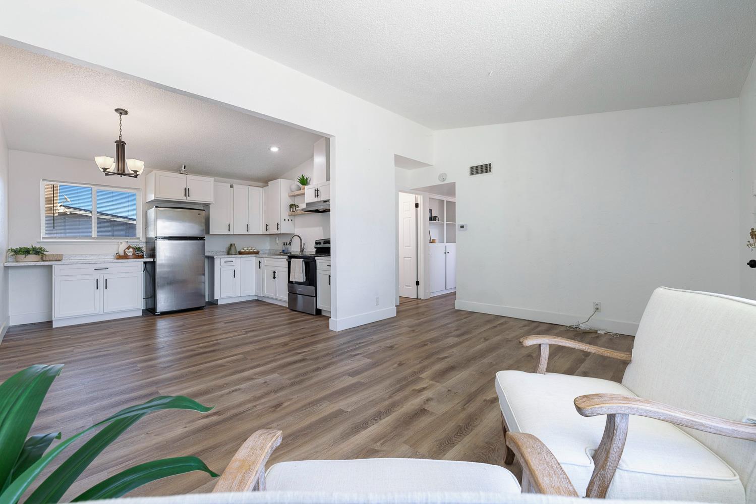 138 W Escalon Ave, Fresno, CA 93704