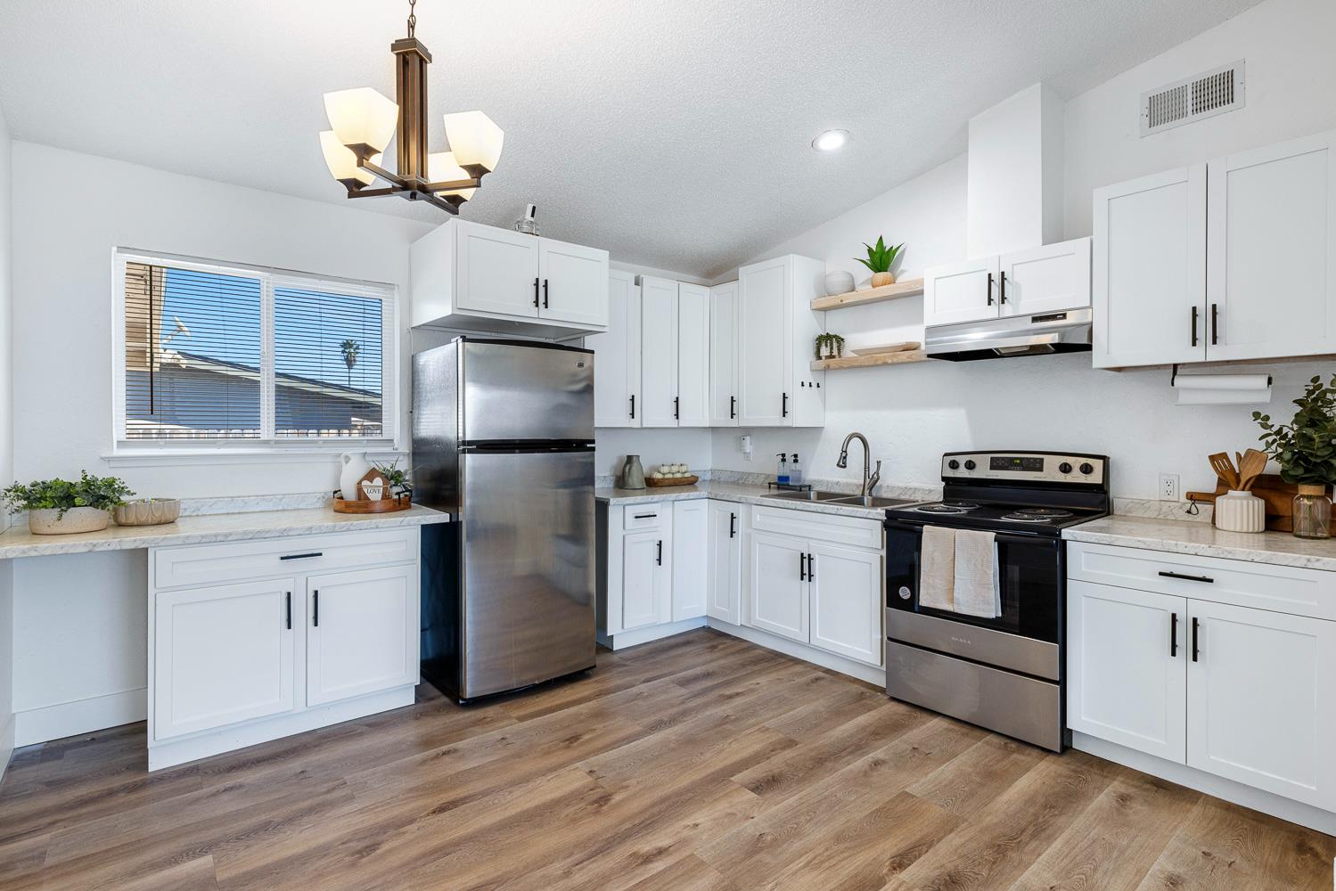 138 W Escalon Ave, Fresno, CA 93704
