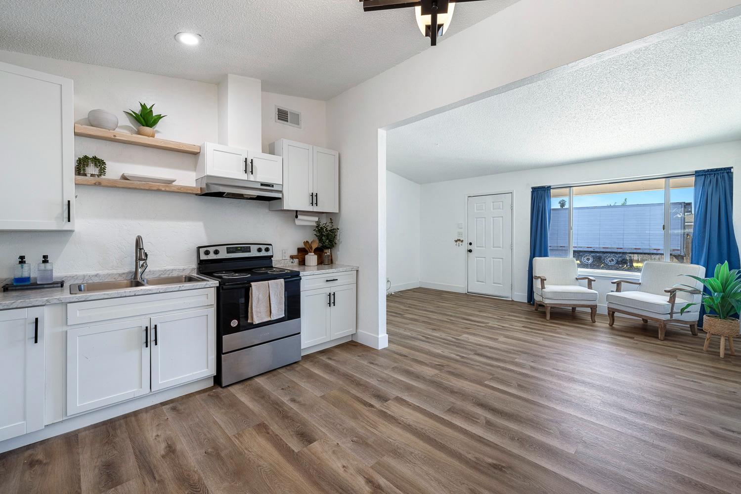 138 W Escalon Ave, Fresno, CA 93704