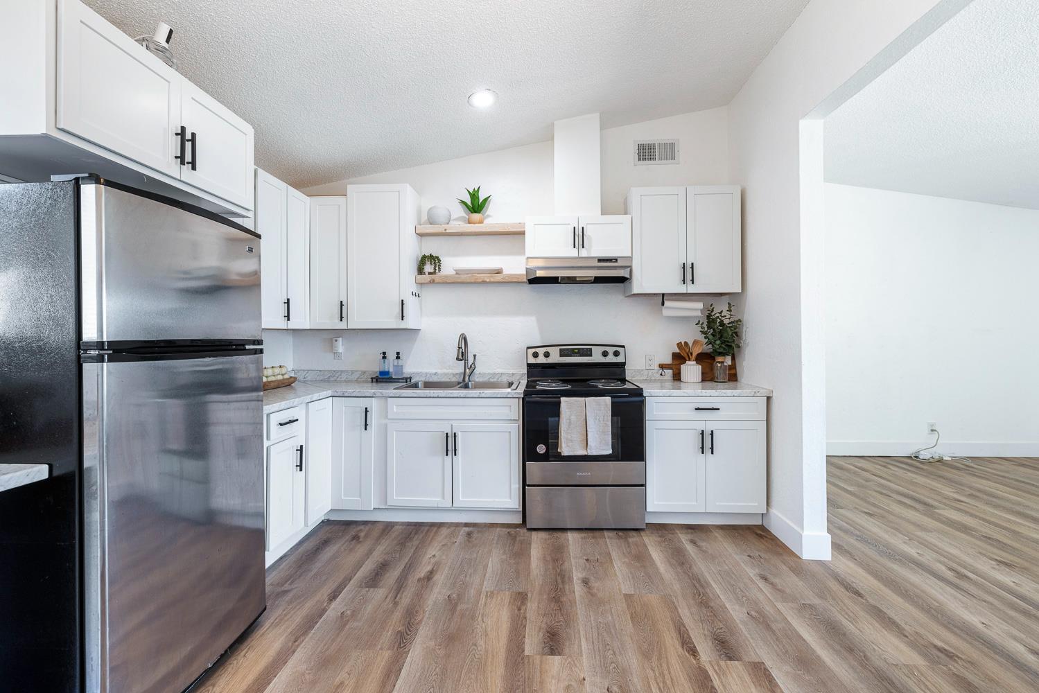 138 W Escalon Ave, Fresno, CA 93704