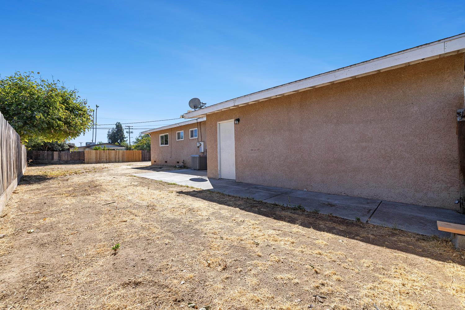 138 W Escalon Ave, Fresno, CA 93704