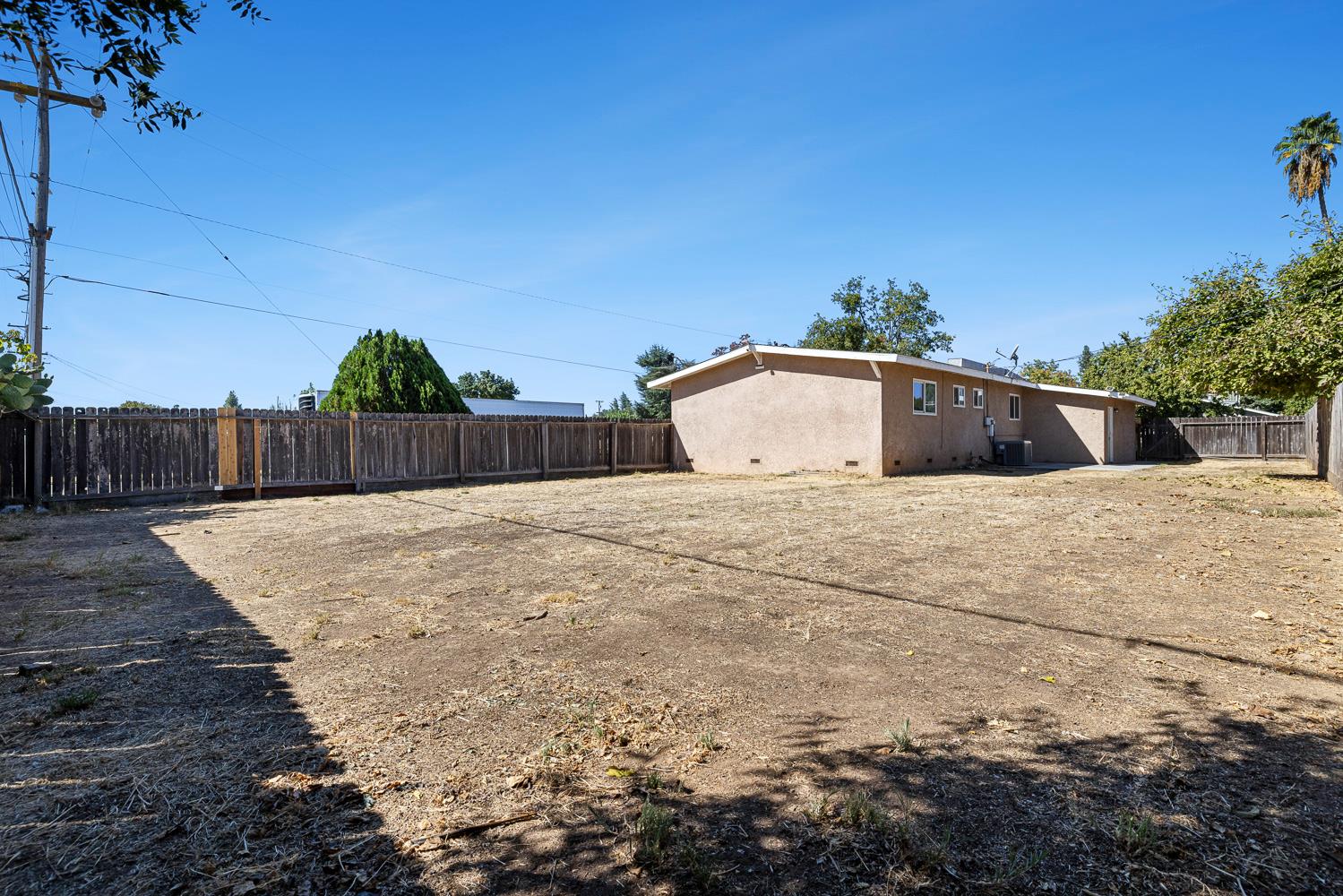 138 W Escalon Ave, Fresno, CA 93704