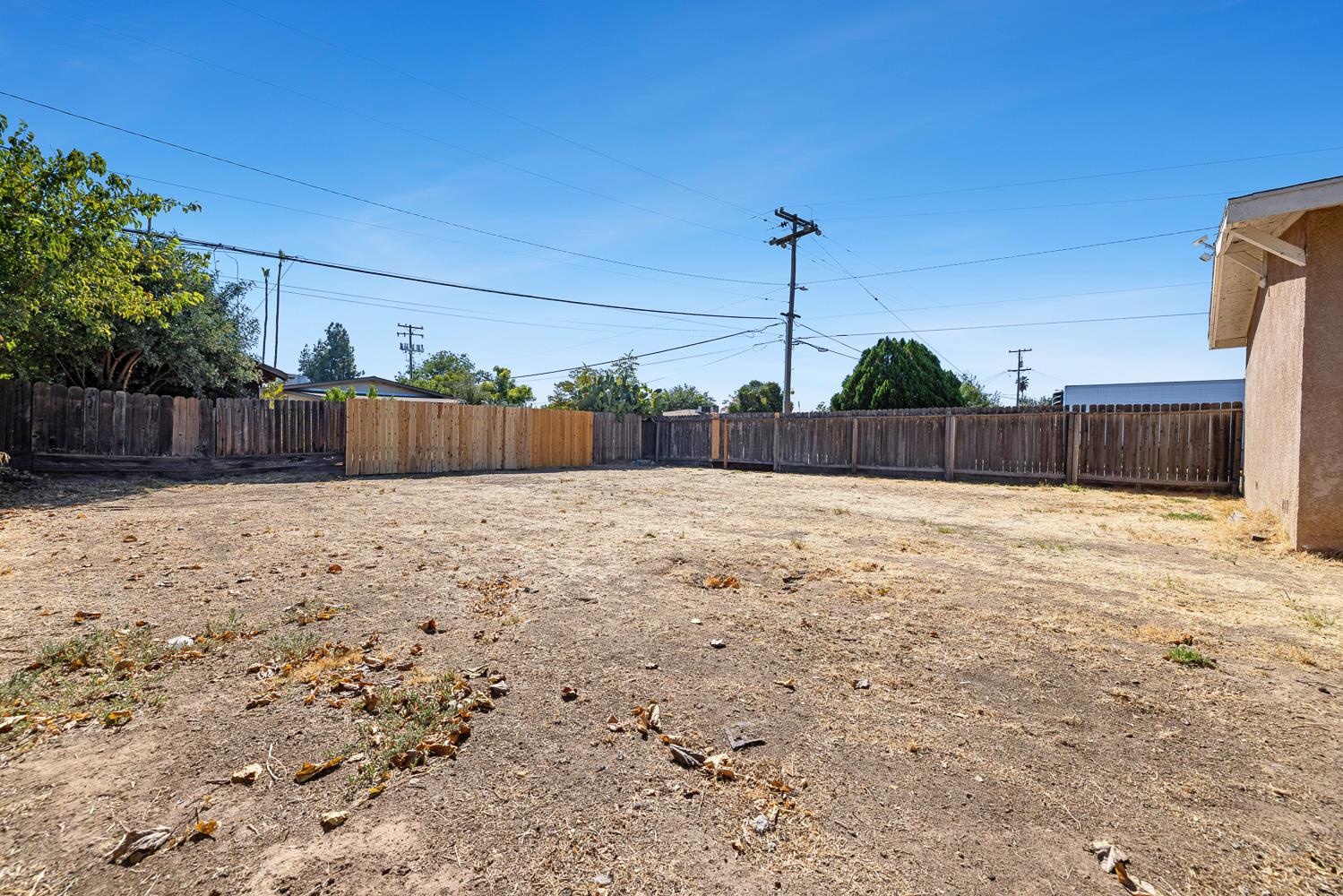 138 W Escalon Ave, Fresno, CA 93704