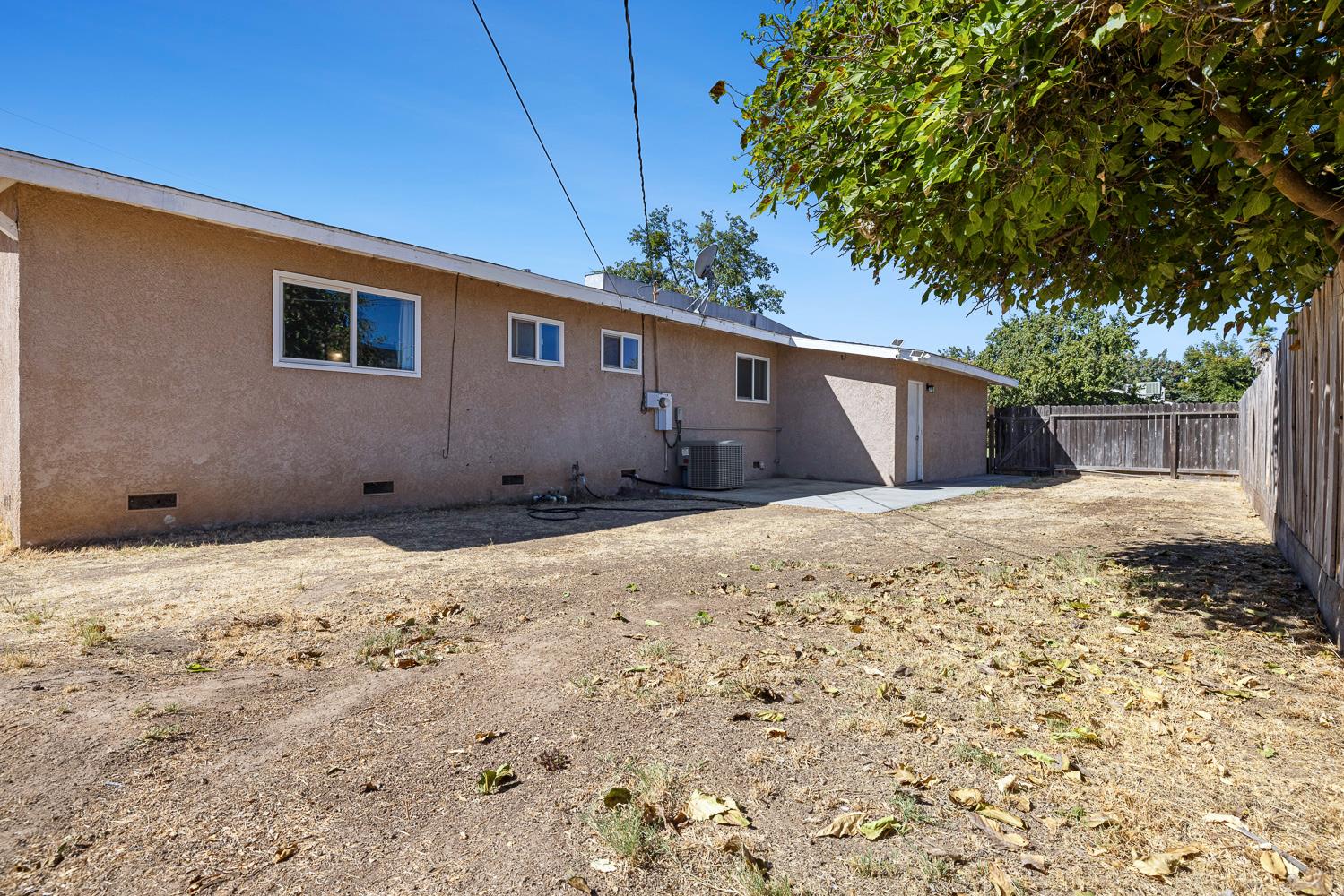138 W Escalon Ave, Fresno, CA 93704