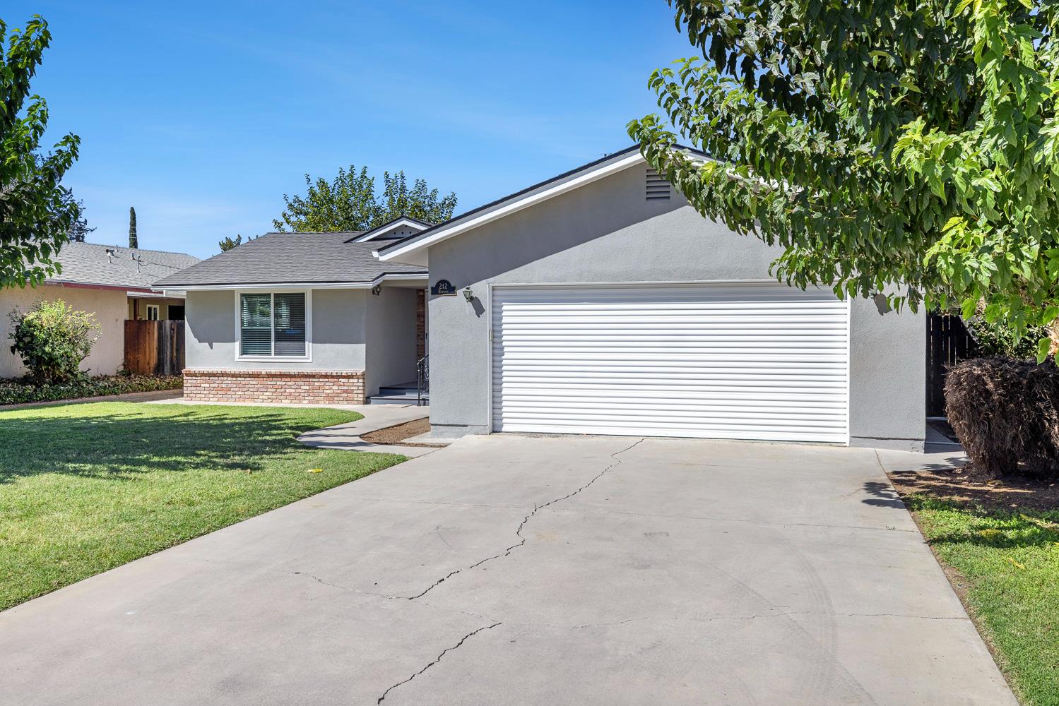 212 Harvard Ave, Coalinga, CA 93210