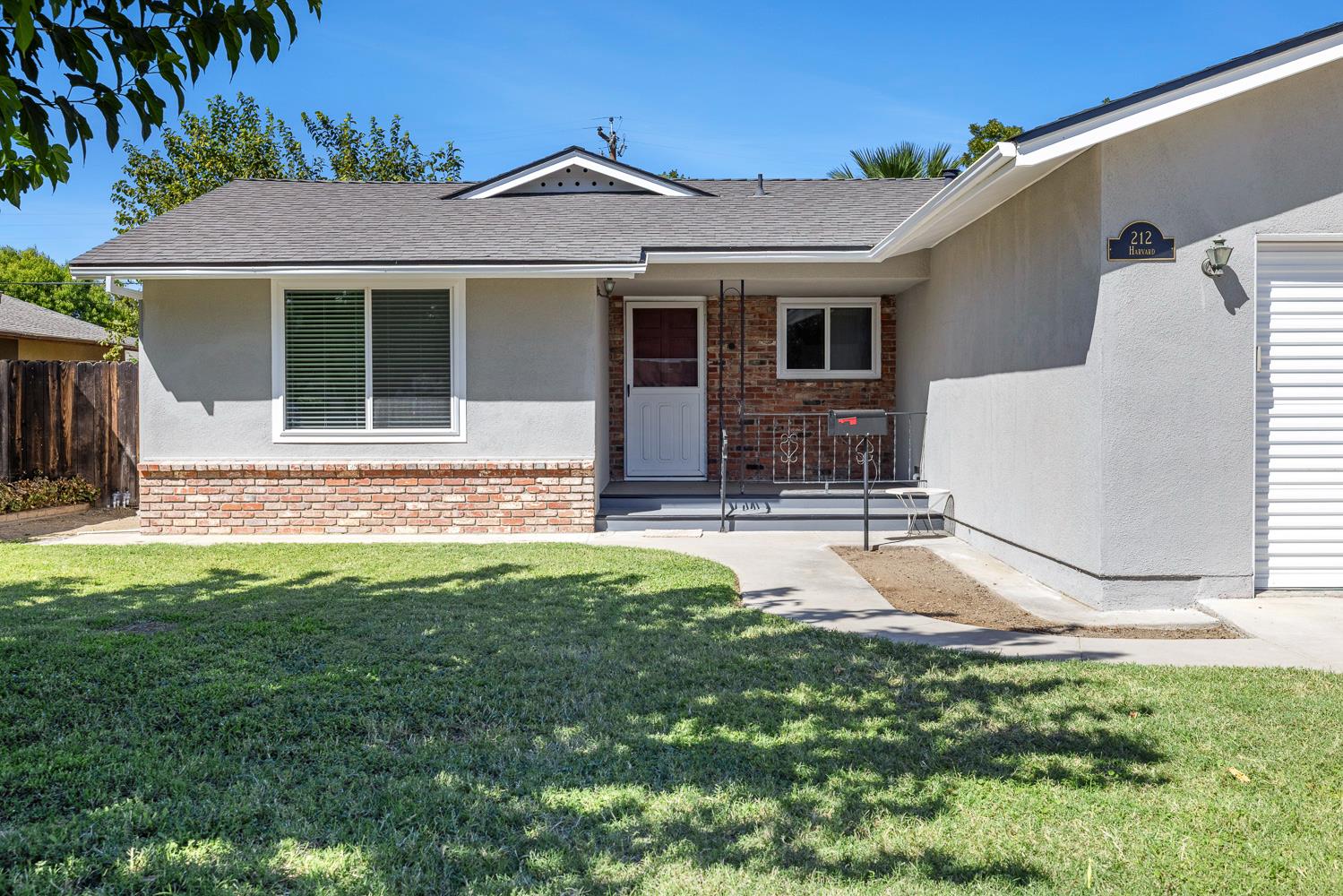 212 Harvard Ave, Coalinga, CA 93210
