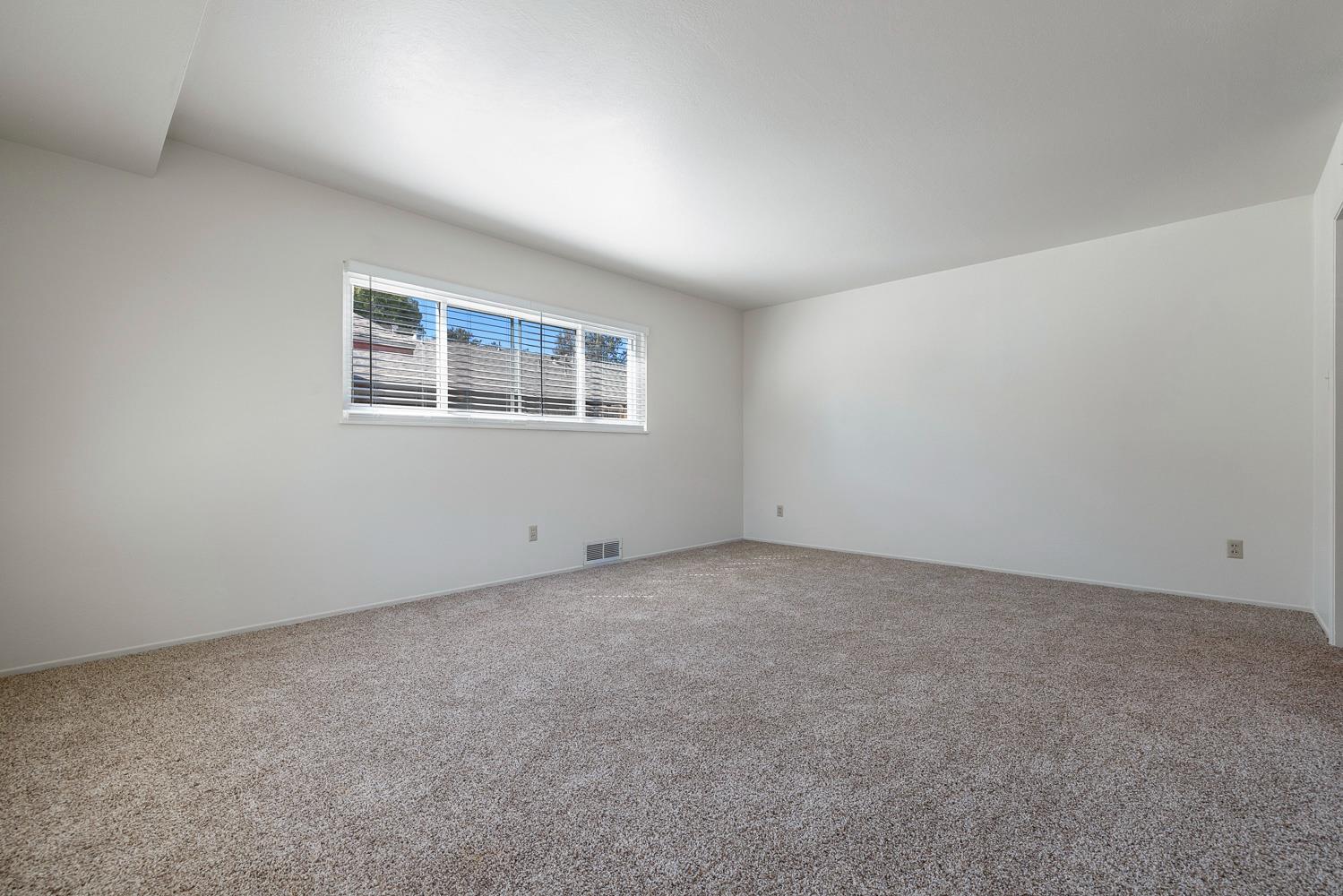 212 Harvard Ave, Coalinga, CA 93210