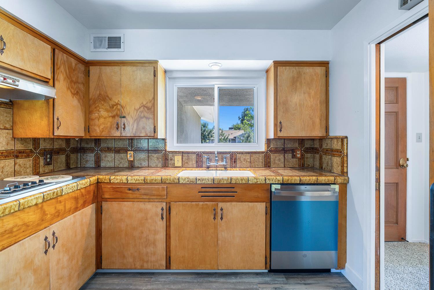 212 Harvard Ave, Coalinga, CA 93210