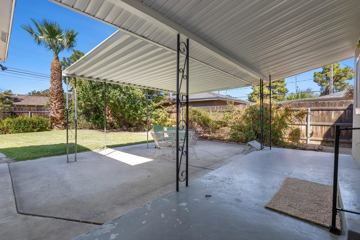 212 Harvard Ave, Coalinga, CA 93210