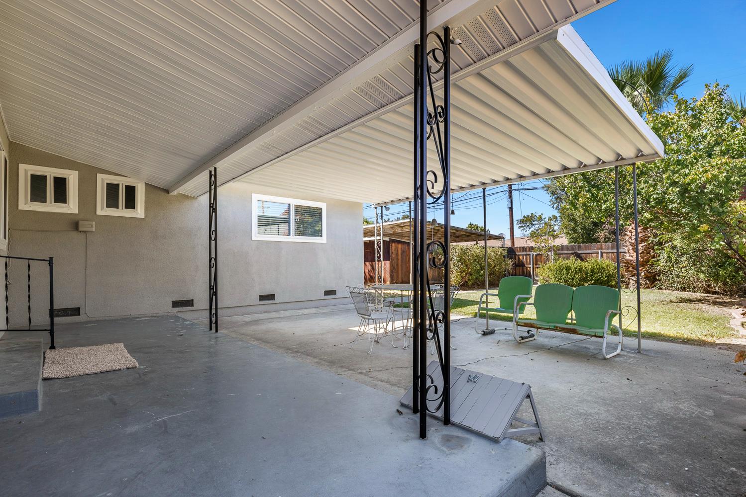 212 Harvard Ave, Coalinga, CA 93210