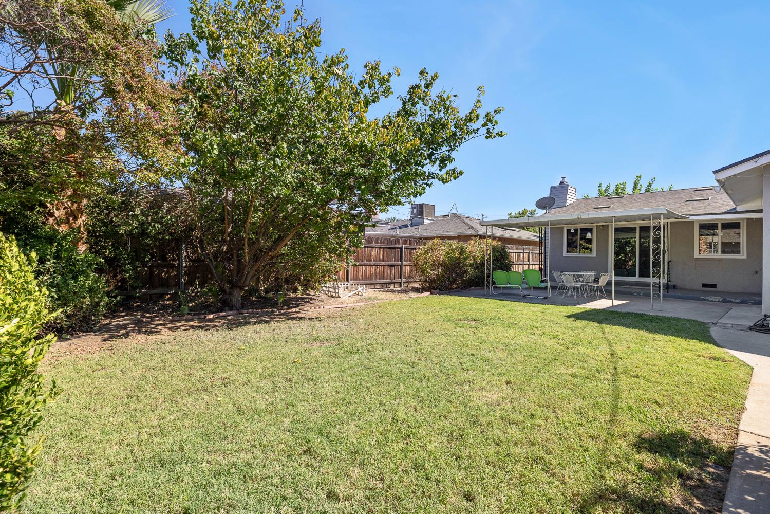 212 Harvard Ave, Coalinga, CA 93210