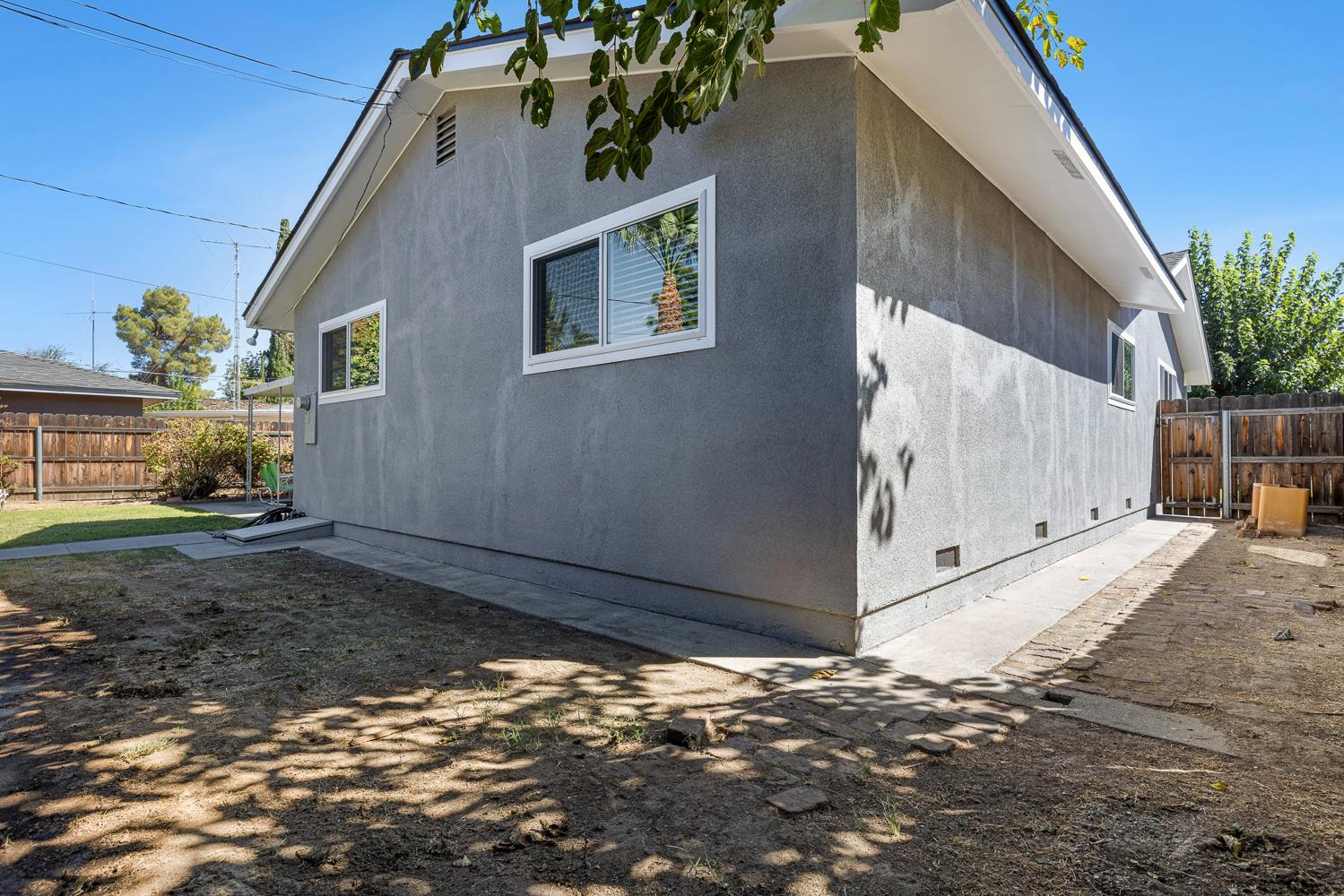212 Harvard Ave, Coalinga, CA 93210