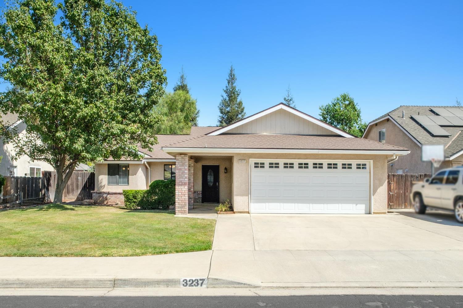 3237 Renn, Clovis, CA 93611