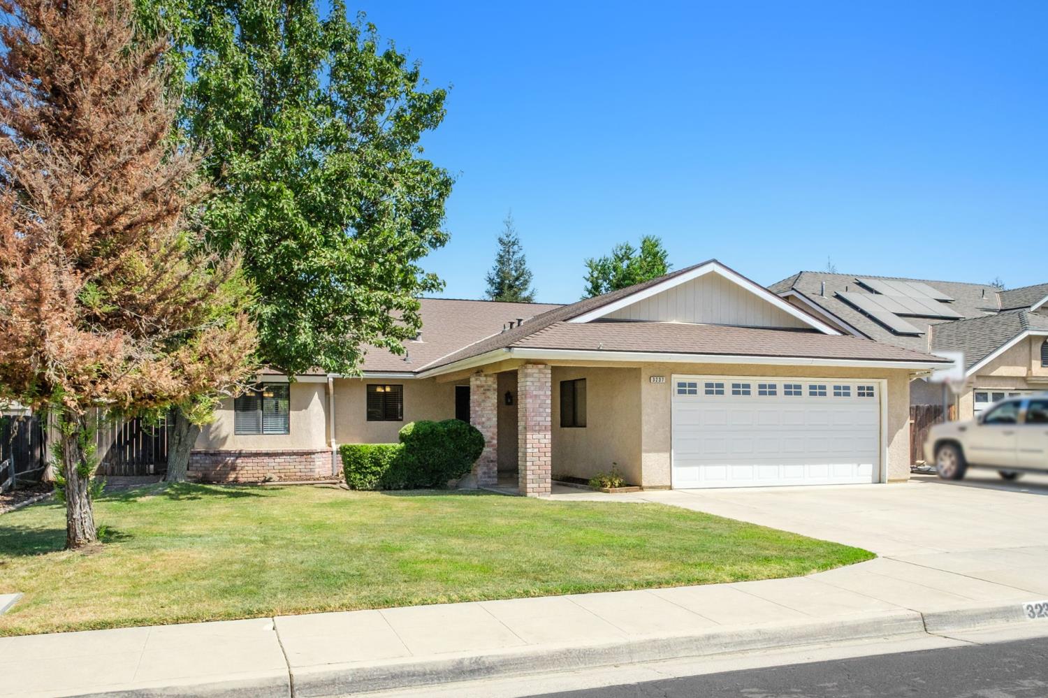 3237 Renn, Clovis, CA 93611