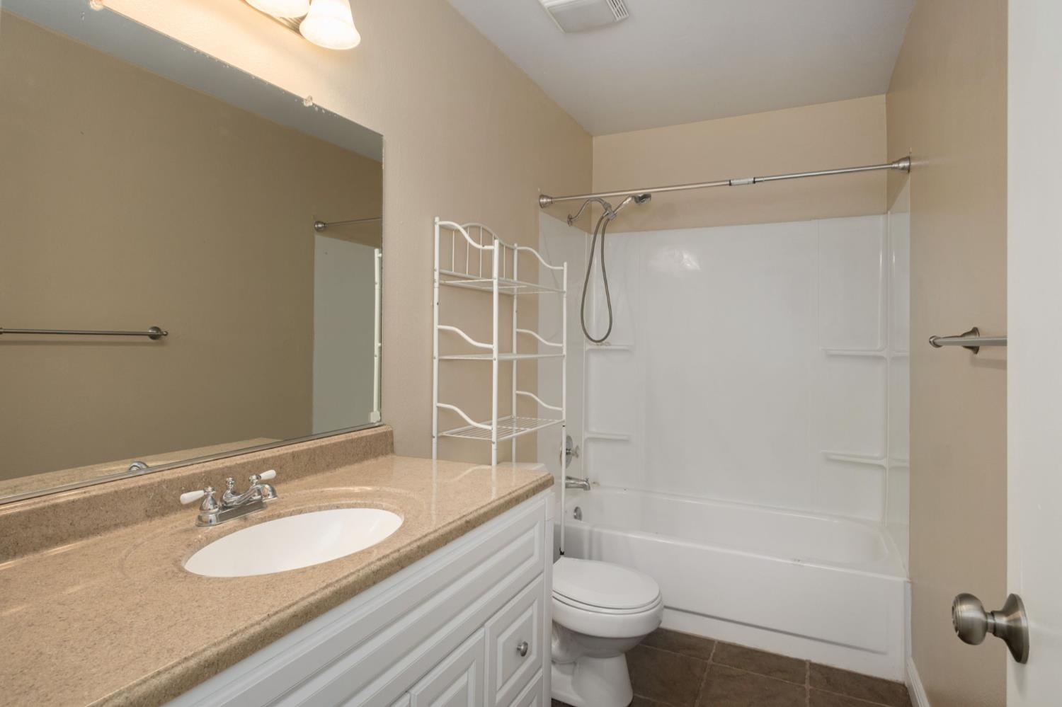 3237 Renn, Clovis, CA 93611