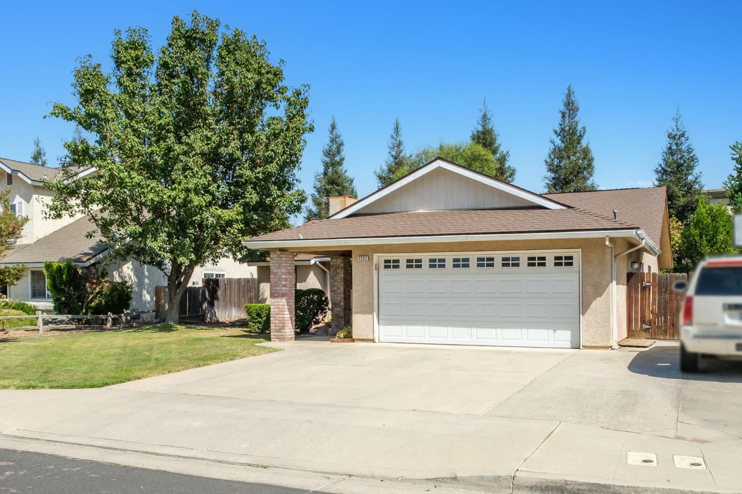 3237 Renn, Clovis, CA 93611