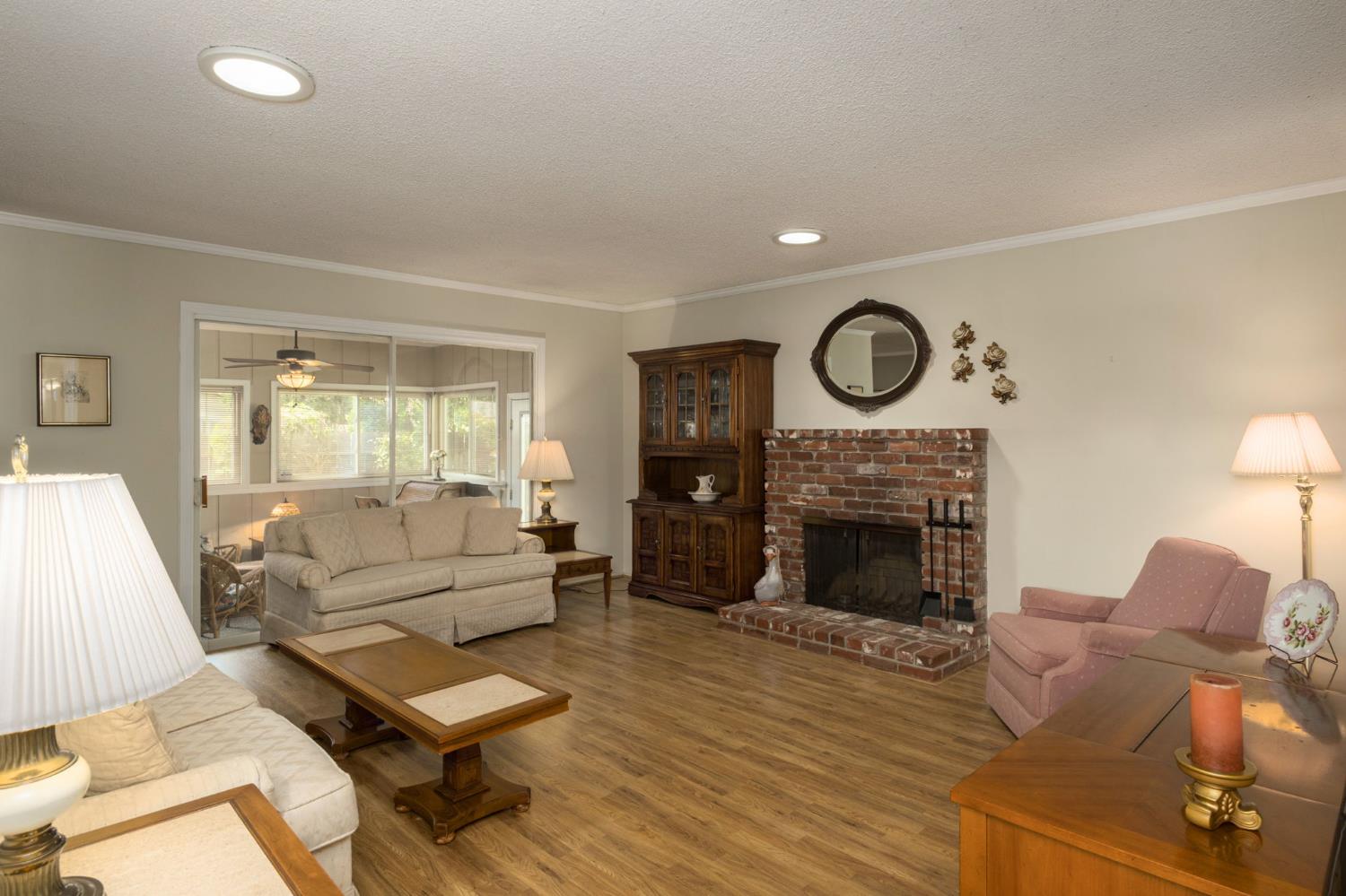 134 W Wrenwood, Fresno, CA 93704