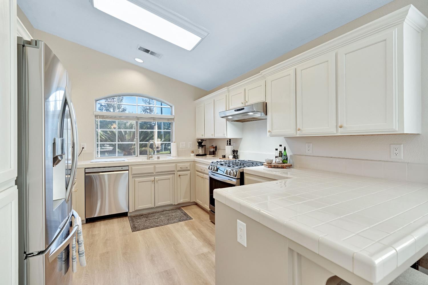 2354 E Muncie Ave, Fresno, CA 93720