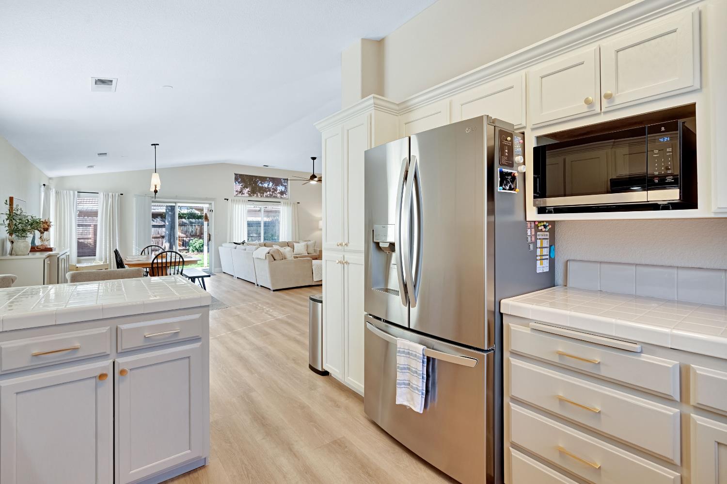 2354 E Muncie Ave, Fresno, CA 93720