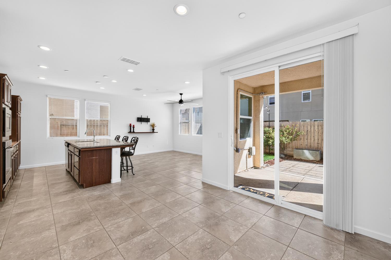 976 Thurman Way W, Madera, CA 93636