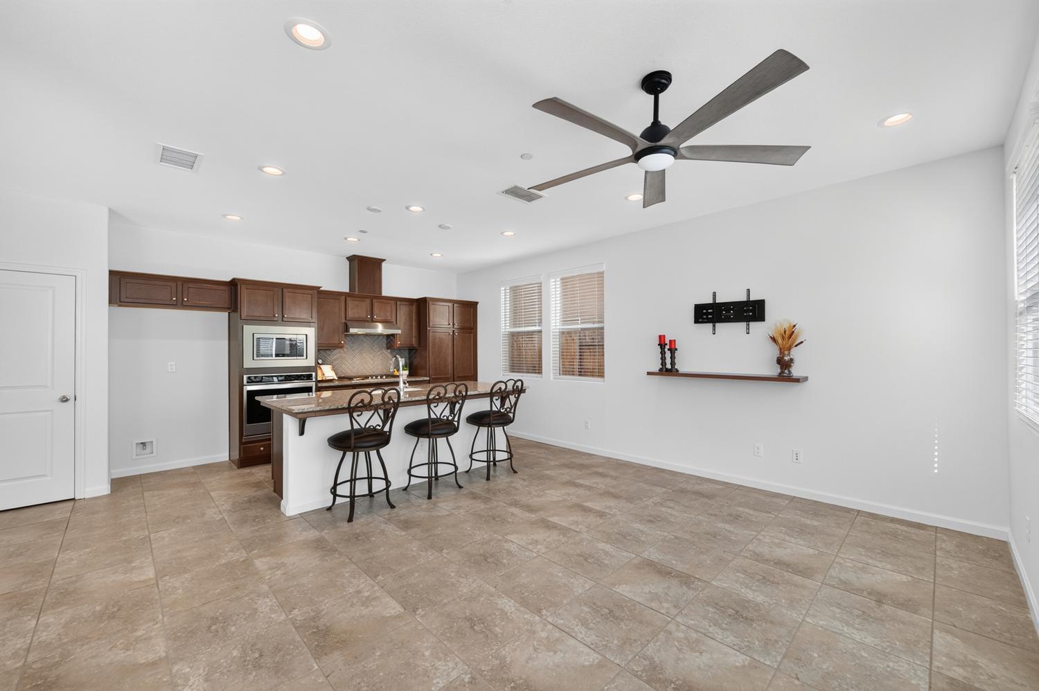976 Thurman Way W, Madera, CA 93636