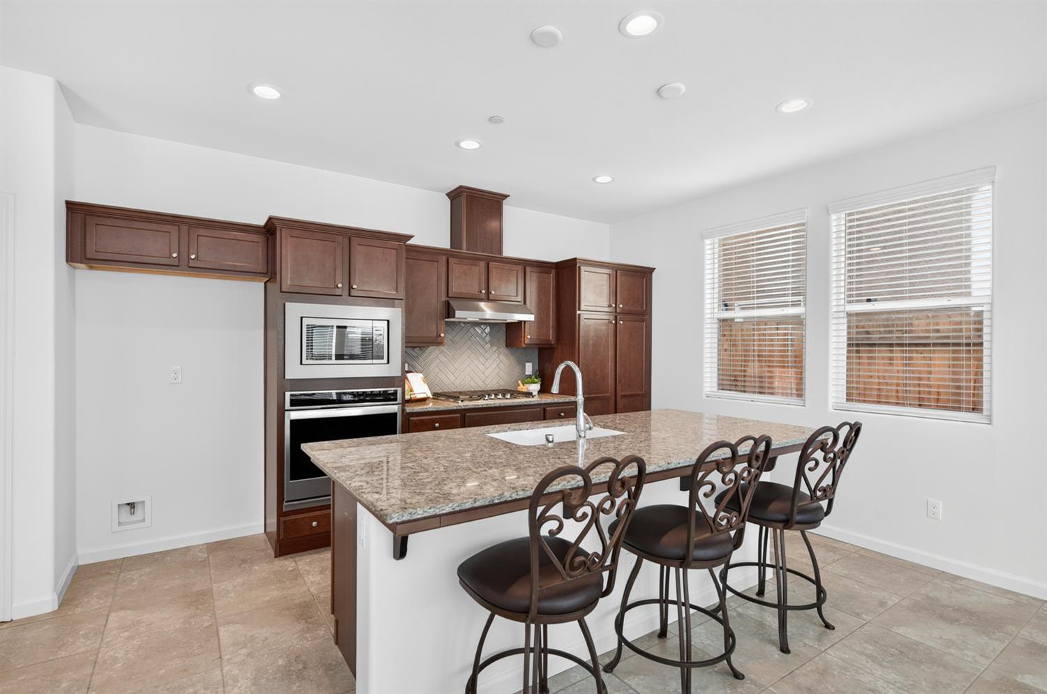 976 Thurman Way W, Madera, CA 93636