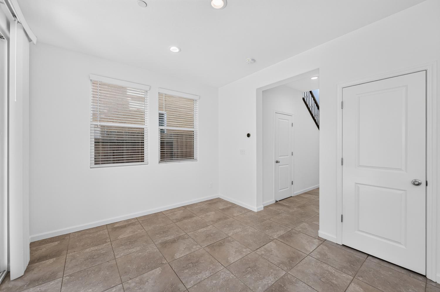 976 Thurman Way W, Madera, CA 93636