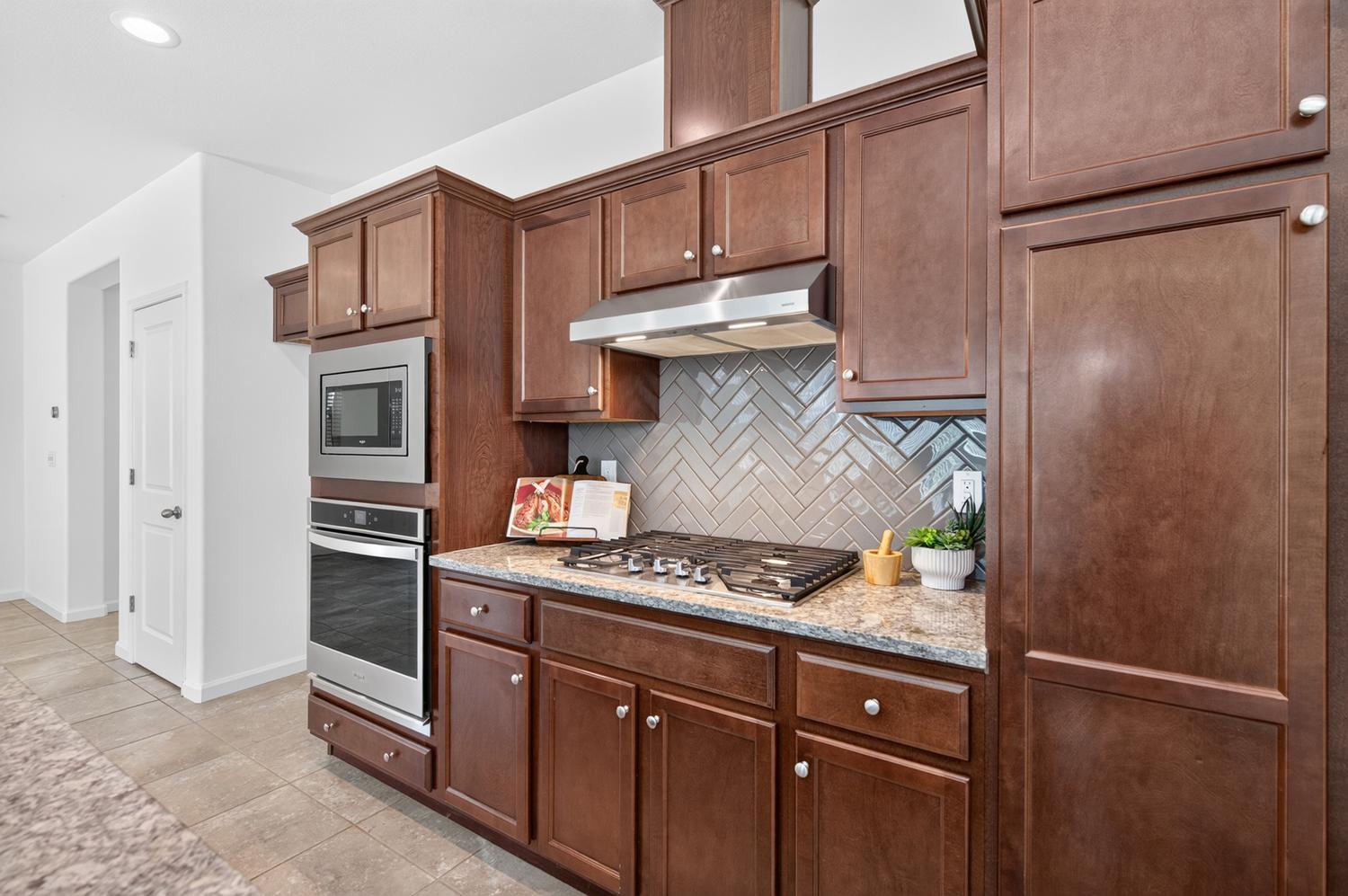 976 Thurman Way W, Madera, CA 93636