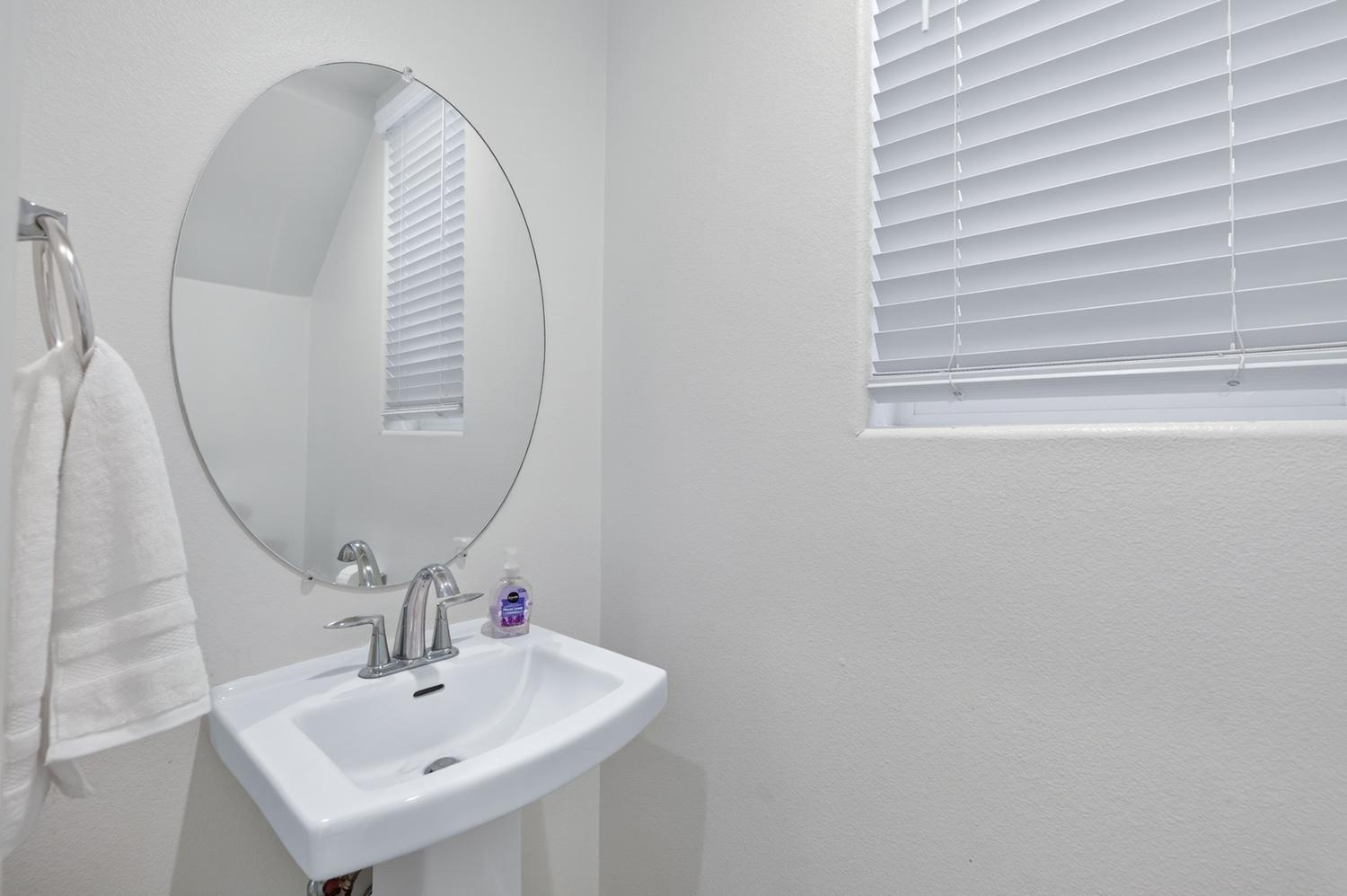 976 Thurman Way W, Madera, CA 93636