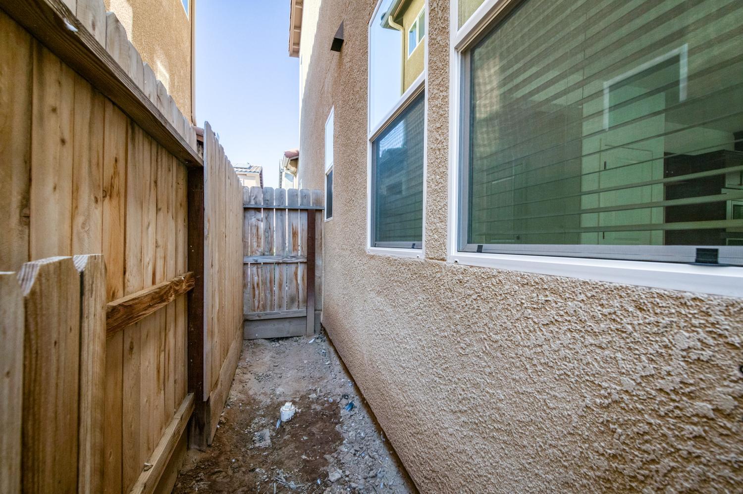 976 Thurman Way W, Madera, CA 93636
