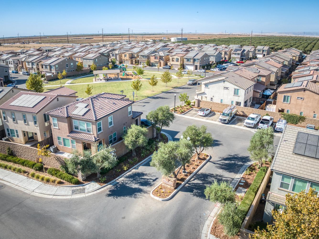 976 Thurman Way W, Madera, CA 93636