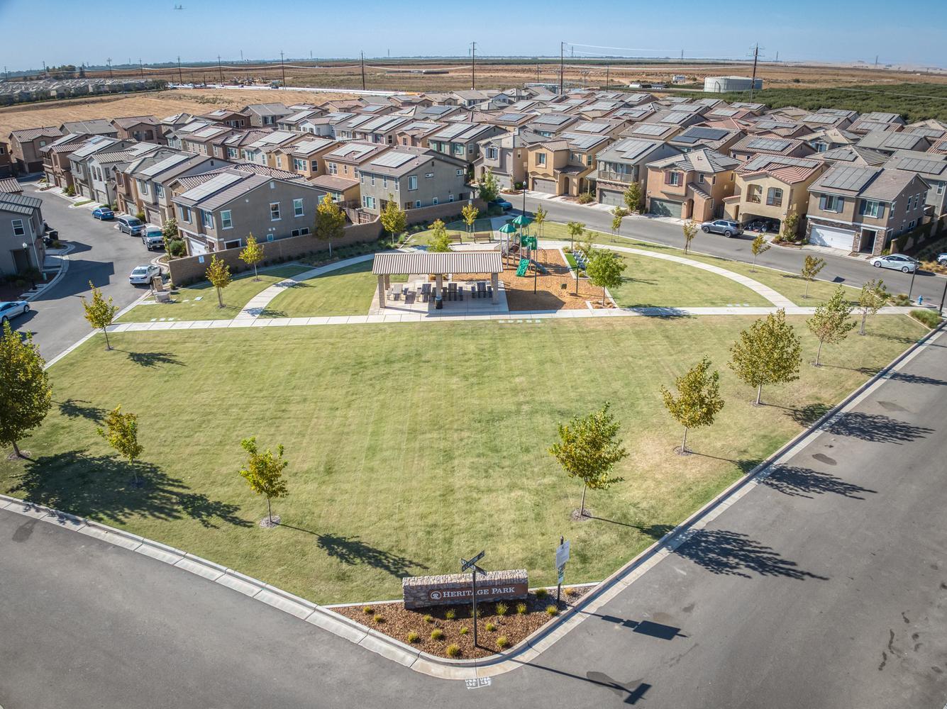 976 Thurman Way W, Madera, CA 93636